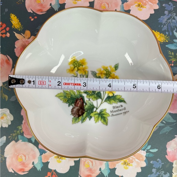 Royal Worcester Herbs Medium Round SCALLOPED BOWL Botanical Florals Gold Trim - Picture 7 of 10